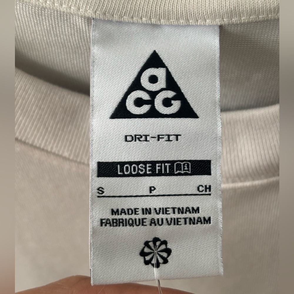 Nike ACG "Guide" Graphic Logo Tee - Summit White - Size Small - NWT - Picture 4 of 5